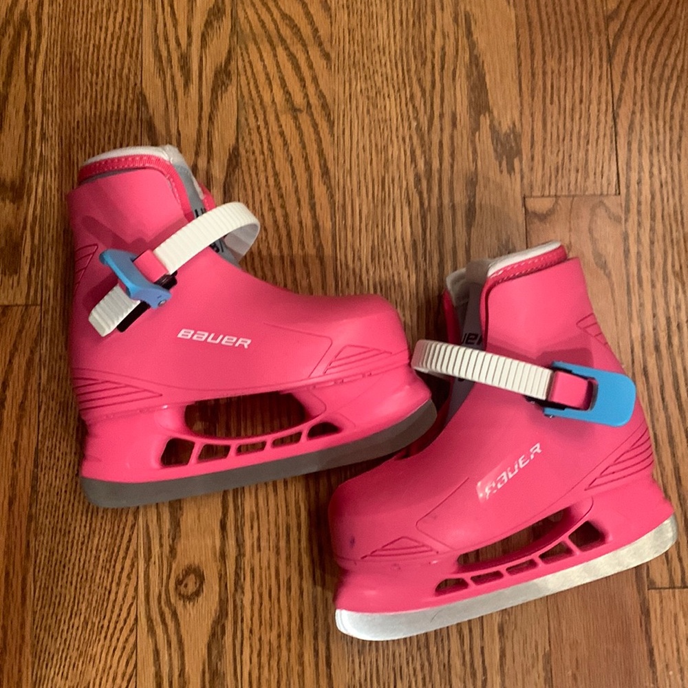 Bauer toddler size 8/9 ice skate